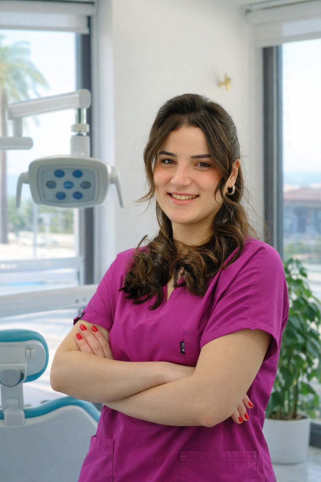 Seray Aracı — asystentka stomatologiczna